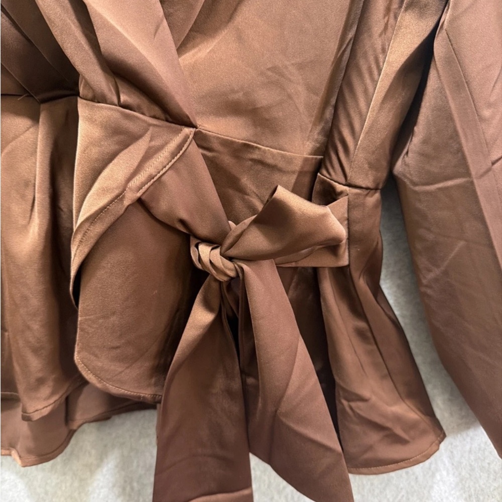 🆕Adiva Chocolate Brown Satin Wrap Tie Waist Blouse Shawl Collar Puff Sleeve 2X - Picture 3 of 9